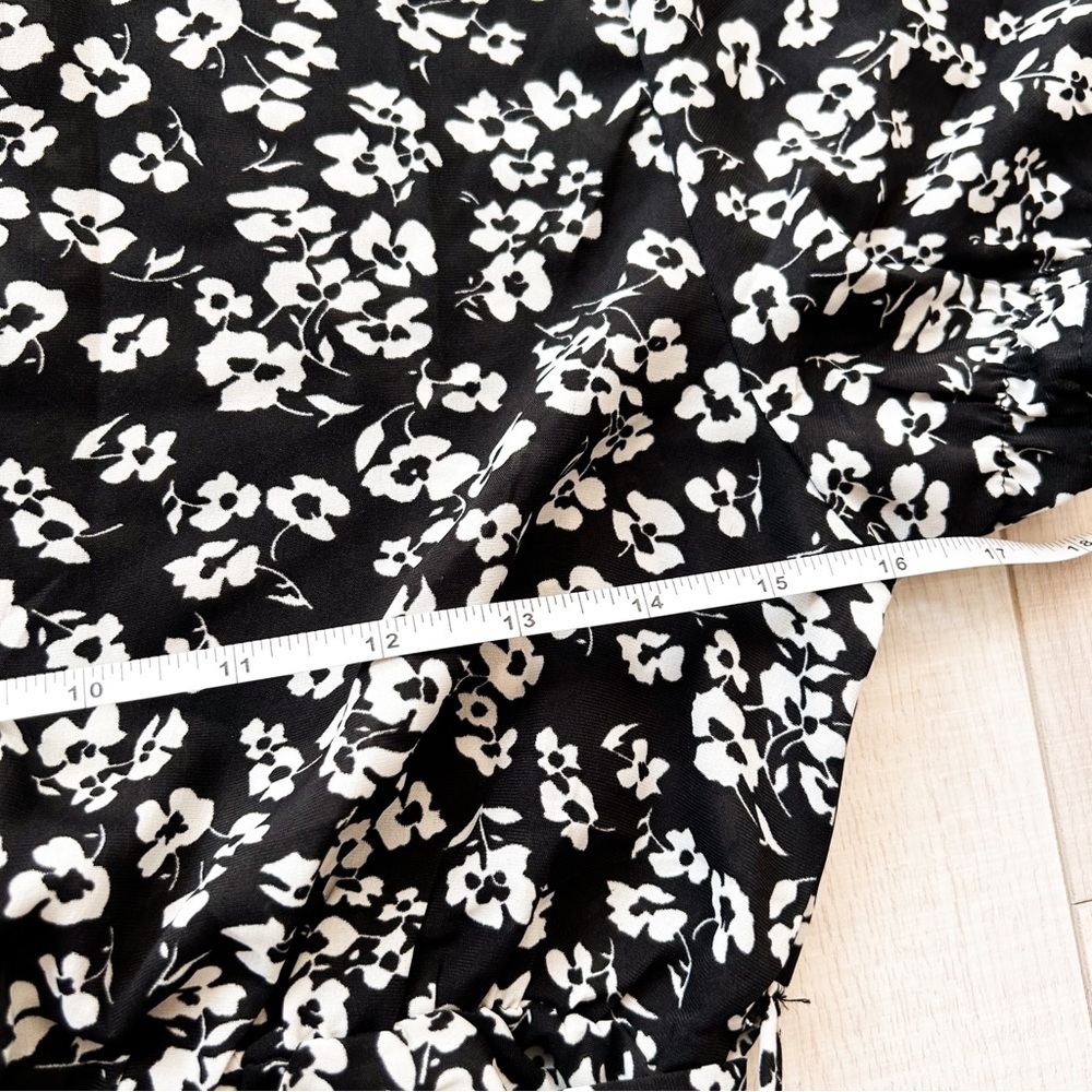 Black and white floral maxi cottagecore style dress - Picture 7 of 13